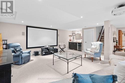 8 Burgundy Grove, Hamilton, ON - Indoor Photo Showing Living Room