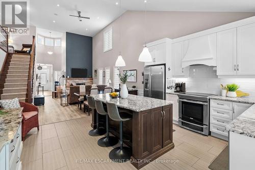 8 Burgundy Grove, Hamilton, ON - Indoor Photo Showing Kitchen With Upgraded Kitchen