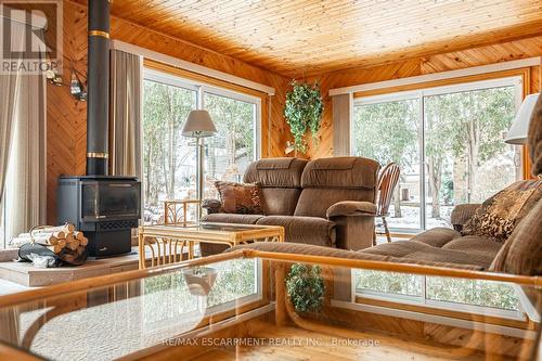 802 Millgrove Side Road, Hamilton, ON - Indoor Photo Showing Living Room