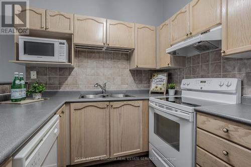 404 - 4015 Kilmer Drive, Burlington, ON - Indoor Photo Showing Kitchen With Double Sink