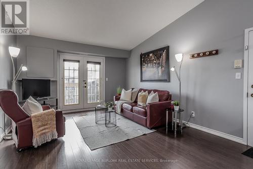 404 - 4015 Kilmer Drive, Burlington, ON - Indoor Photo Showing Living Room