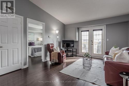 404 - 4015 Kilmer Drive, Burlington, ON - Indoor Photo Showing Living Room