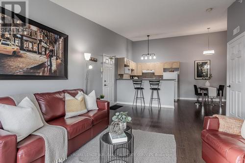 404 - 4015 Kilmer Drive, Burlington, ON - Indoor Photo Showing Living Room