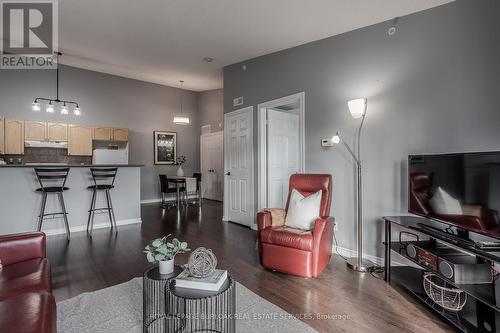 404 - 4015 Kilmer Drive, Burlington, ON - Indoor Photo Showing Living Room