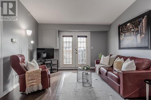 404 - 4015 Kilmer Drive, Burlington, ON - Indoor Photo Showing Living Room