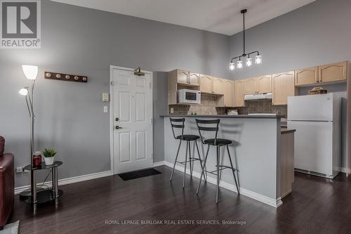 404 - 4015 Kilmer Drive, Burlington, ON - Indoor Photo Showing Kitchen