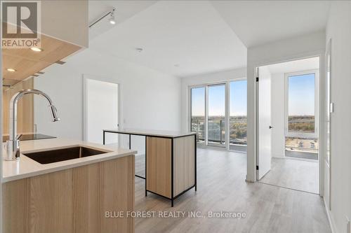 1301 - 220 Missinnihe Way, Mississauga (Port Credit), ON - Indoor Photo Showing Kitchen