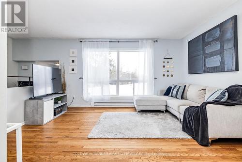 186 - 24C Forester Crescent, Ottawa, ON - Indoor Photo Showing Living Room