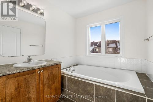 728 Nakina Way, Ottawa, ON - Indoor Photo Showing Bathroom