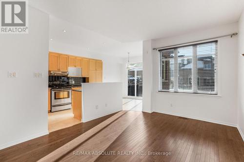 728 Nakina Way, Ottawa, ON - Indoor Photo Showing Kitchen