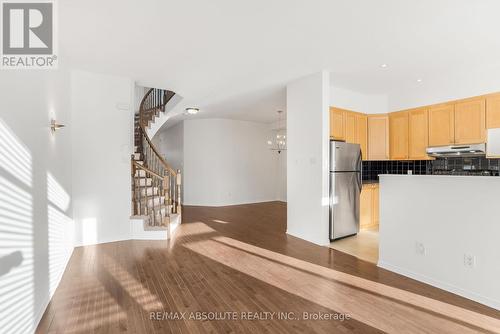 728 Nakina Way, Ottawa, ON - Indoor Photo Showing Kitchen