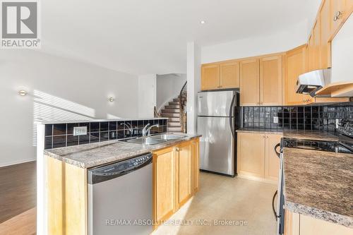 728 Nakina Way, Ottawa, ON - Indoor Photo Showing Kitchen With Double Sink