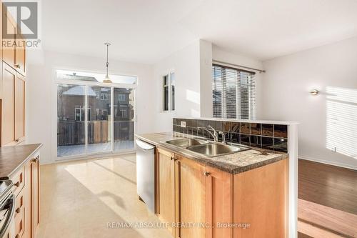 728 Nakina Way, Ottawa, ON - Indoor Photo Showing Kitchen With Double Sink