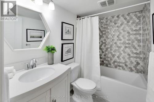 32 Appleton Avenue, Toronto, ON - Indoor Photo Showing Bathroom