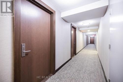 819 - 386 Yonge Street, Toronto, ON - Indoor Photo Showing Other Room