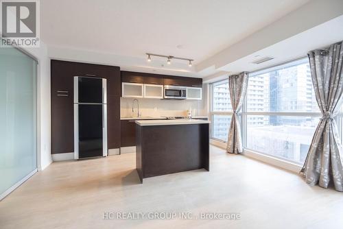 819 - 386 Yonge Street, Toronto, ON - Indoor