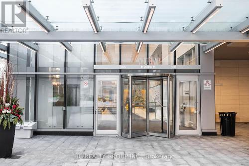 819 - 386 Yonge Street, Toronto, ON - 