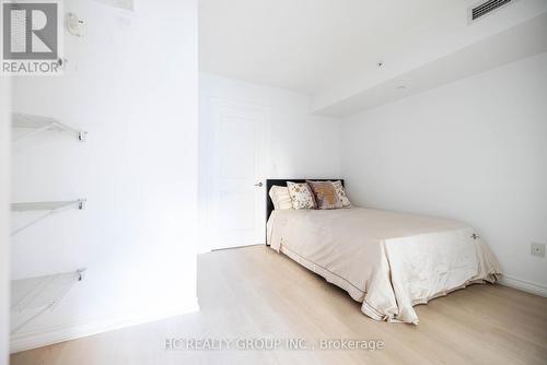 819 - 386 Yonge Street, Toronto, ON - Indoor Photo Showing Bedroom