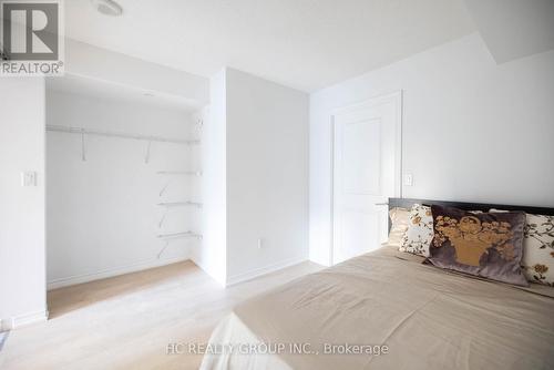 819 - 386 Yonge Street, Toronto, ON - Indoor Photo Showing Bedroom