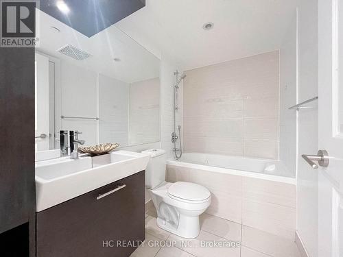 819 - 386 Yonge Street, Toronto, ON - Indoor Photo Showing Bathroom