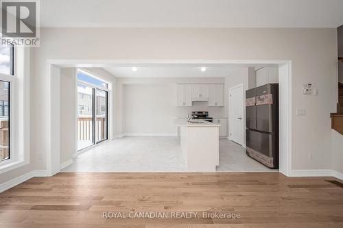 1327 Davis Loop, Innisfil, ON - Indoor Photo Showing Other Room