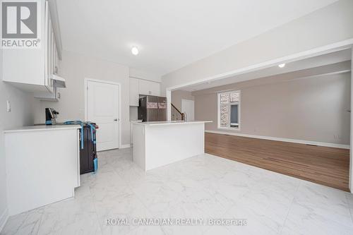 1327 Davis Loop, Innisfil, ON - Indoor Photo Showing Kitchen