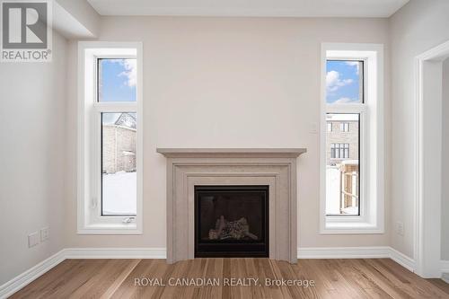 1327 Davis Loop, Innisfil, ON - Indoor Photo Showing Living Room With Fireplace