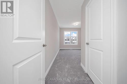 1327 Davis Loop, Innisfil, ON - Indoor Photo Showing Other Room