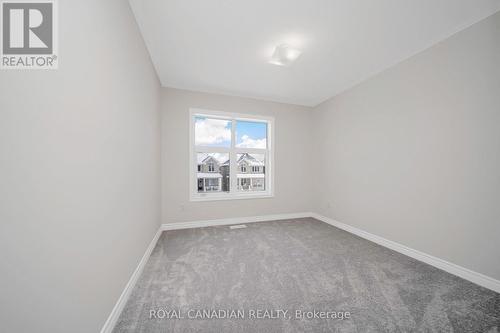 1327 Davis Loop, Innisfil, ON - Indoor Photo Showing Other Room