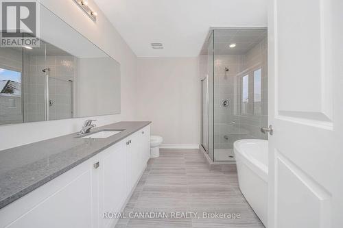 1327 Davis Loop, Innisfil, ON - Indoor Photo Showing Bathroom