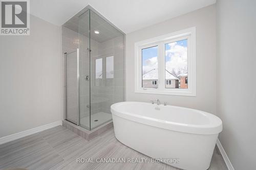 1327 Davis Loop, Innisfil, ON - Indoor Photo Showing Bathroom