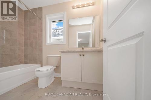 1327 Davis Loop, Innisfil, ON - Indoor Photo Showing Bathroom