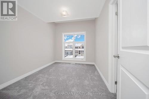 1327 Davis Loop, Innisfil, ON - Indoor Photo Showing Other Room