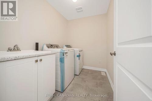 1327 Davis Loop, Innisfil, ON - Indoor Photo Showing Laundry Room