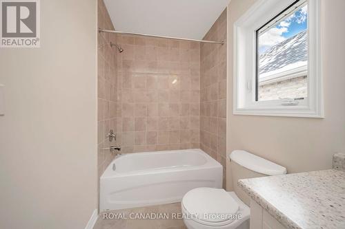 1327 Davis Loop, Innisfil, ON - Indoor Photo Showing Bathroom