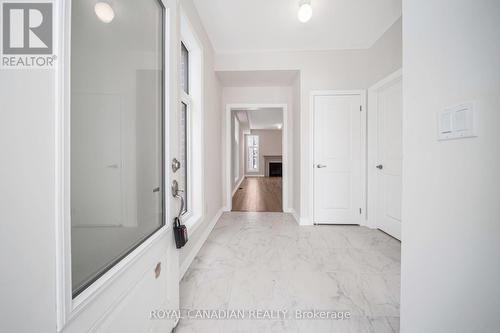 1327 Davis Loop, Innisfil, ON - Indoor Photo Showing Other Room