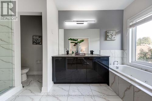 27 Mcgurran Lane, Richmond Hill, ON - Indoor Photo Showing Bathroom