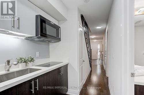 27 Mcgurran Lane, Richmond Hill, ON - Indoor Photo Showing Kitchen