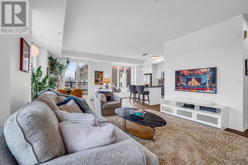 21 - 70 Eastwood Park Gardens, Toronto, ON - Indoor Photo Showing Living Room