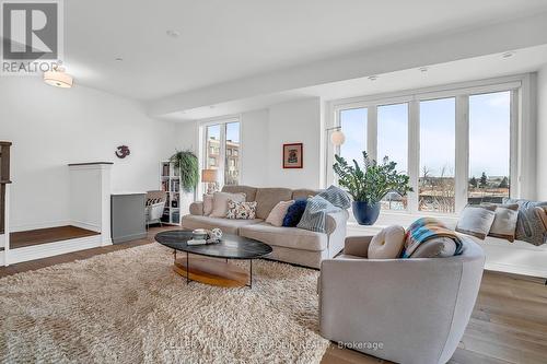 21 - 70 Eastwood Park Gardens, Toronto, ON - Indoor Photo Showing Living Room