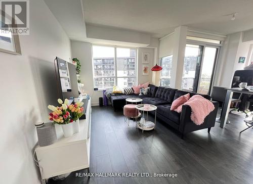 545 - 26 Gibbs Road, Toronto, ON - Indoor Photo Showing Living Room