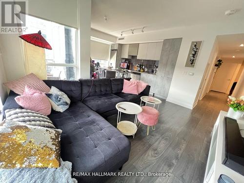 545 - 26 Gibbs Road, Toronto, ON - Indoor Photo Showing Living Room