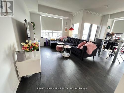 545 - 26 Gibbs Road, Toronto, ON - Indoor Photo Showing Living Room