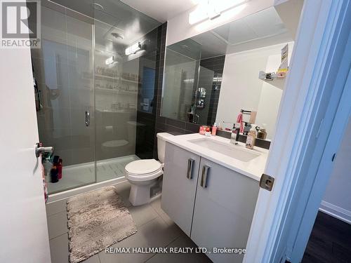 545 - 26 Gibbs Road, Toronto, ON - Indoor Photo Showing Bathroom