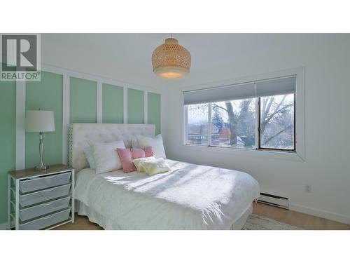 983 Bernard Avenue Unit# 306, Kelowna, BC - Indoor Photo Showing Bedroom