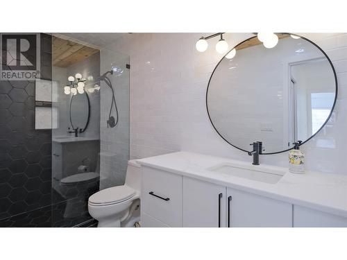 983 Bernard Avenue Unit# 306, Kelowna, BC - Indoor Photo Showing Bathroom