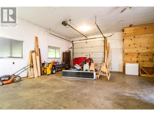 129 Maple Street, Revelstoke, BC - Indoor Photo Showing Garage