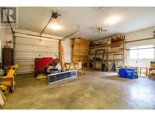 129 Maple Street, Revelstoke, BC - Indoor Photo Showing Garage