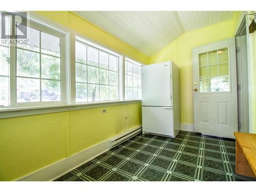 129 Maple Street, Revelstoke, BC - Indoor Photo Showing Other Room