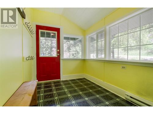 129 Maple Street, Revelstoke, BC - Indoor Photo Showing Other Room